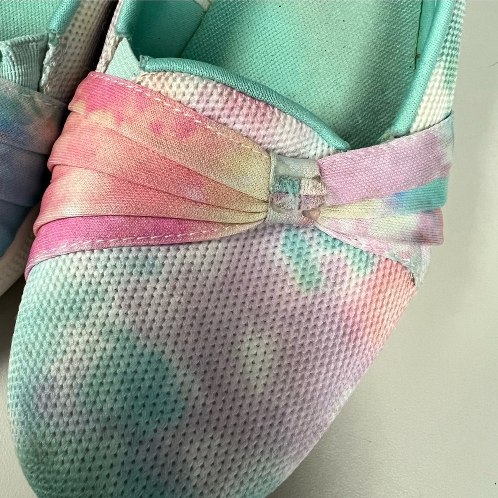 Sketchers Colorful Tie-Dye Slip-On Shoes - Picture 6 of 10